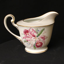 Load image into Gallery viewer, Japanese Porcelain Creamer